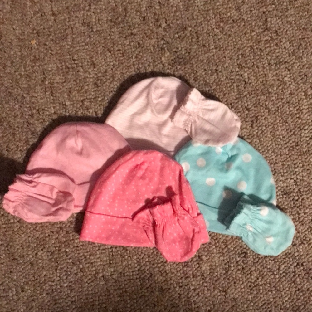 Bundle of 4 onesies brand mittens & hats 0-6 month